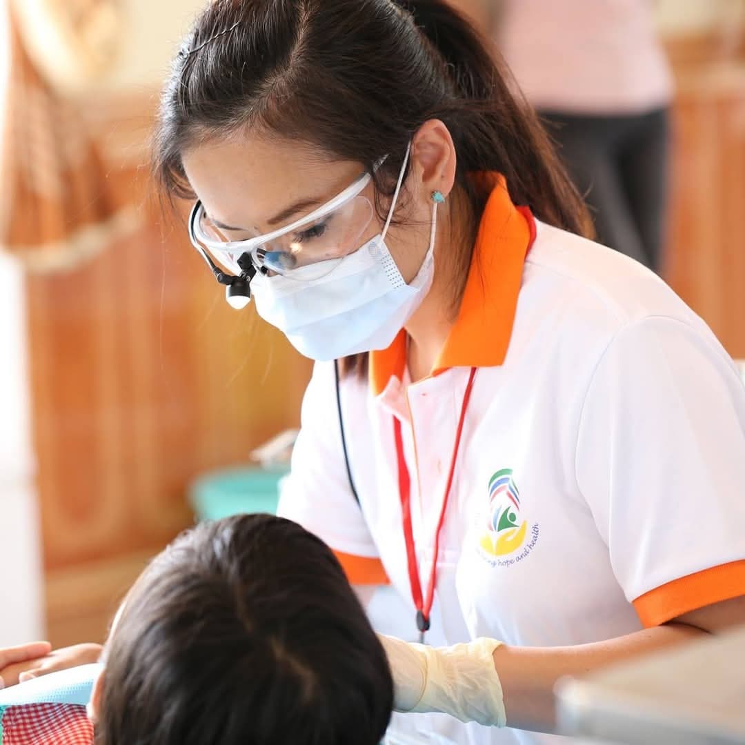 Specialist oral surgeon Dr Thao Truong performing oral surgery in Sydney